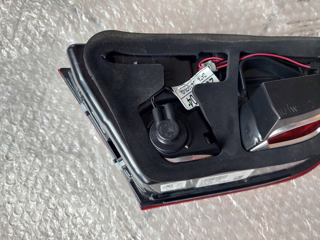 Фара - правий задній - кришка багажника - led - opel insignia b 2 - hb Зі Шроту