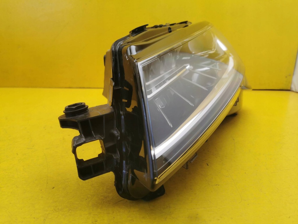 Skoda superb 3 3v рестайлинг  фара перед правый  левая komoplet full led Оригинал