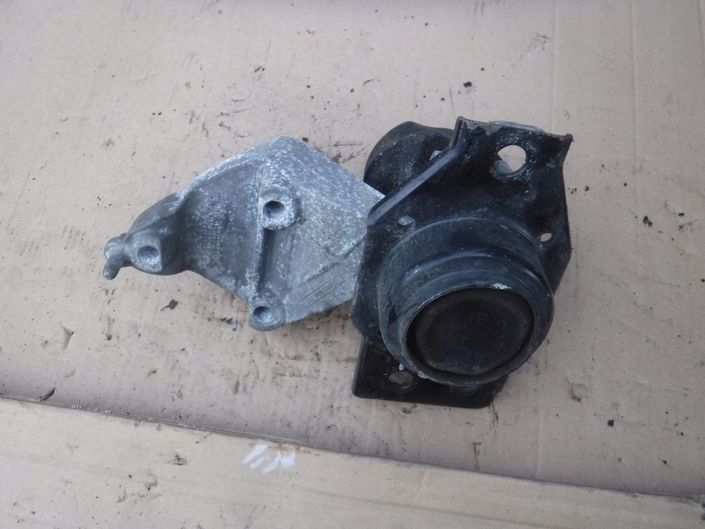 фото №1, Кронштейн подушка двигуна nissan renault 8200415656
