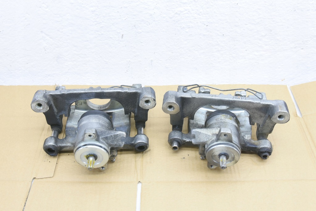 фото №7, Subaru xv ii 2.0 4x4 g5 lift скоба супорт гальмівний лівий правий задня