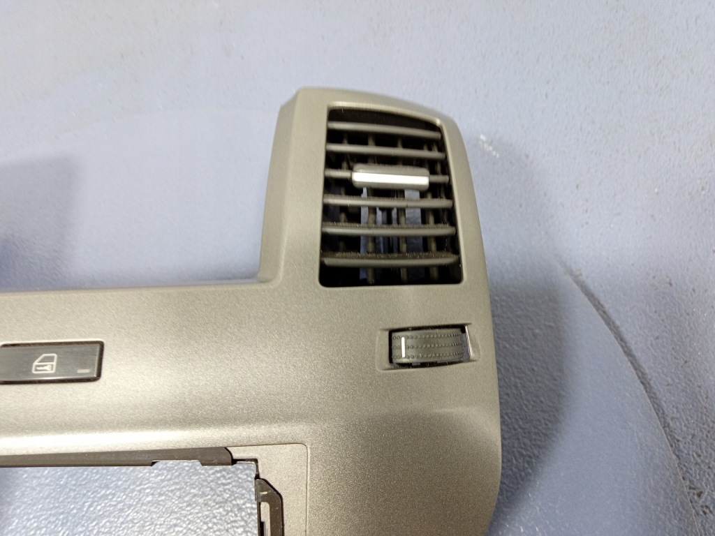 Opel zafira b рамка консоли центральной решётки обдув 13162556 с Разборки