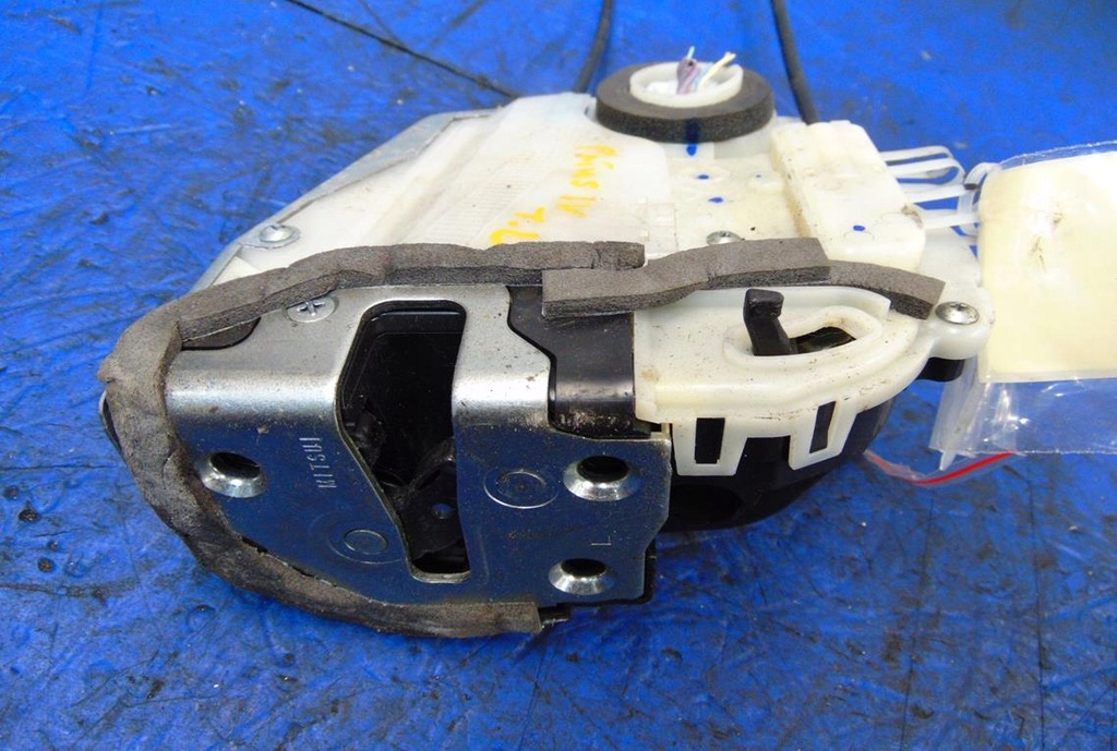 фото №3, Toyota prius iv замок двері лівий задня