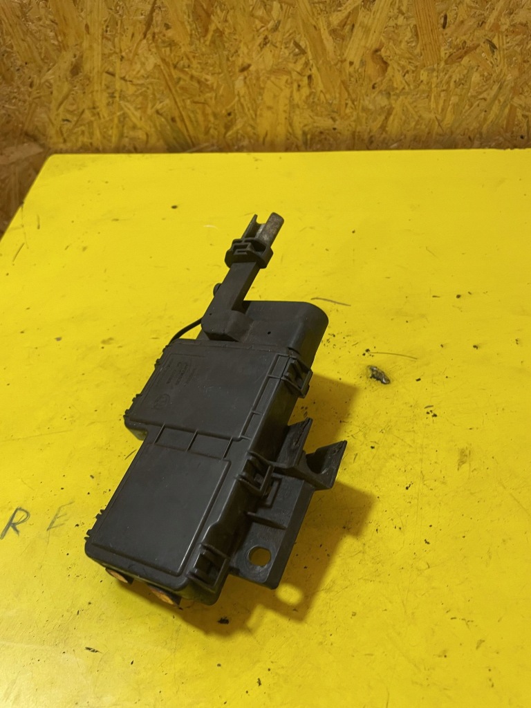 Купити Коробка запобіжників bmw 7 e65, e66, e67 8387568 3.0l дизель 170kw 2005