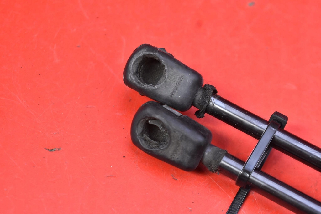 фото №8, Привід амортизатори кришки 315005777 opel corsa e 5d hb 14-20