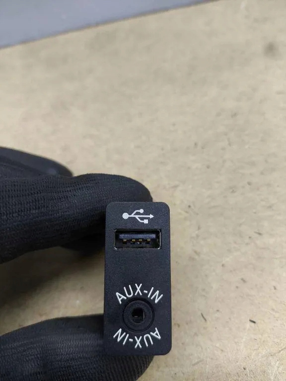 фото №1, Usb bmw 1 f20 9221246 2.0l дизель 2012