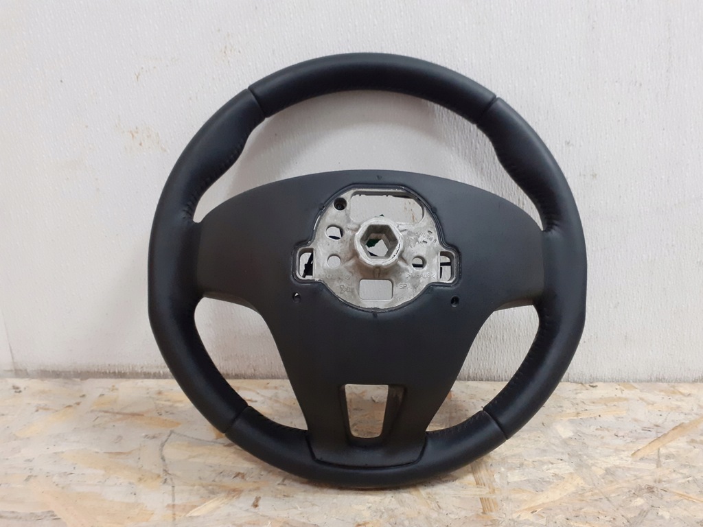 фото №5, Volvo v40 ii воздуховод кожа оригинал мультифункция