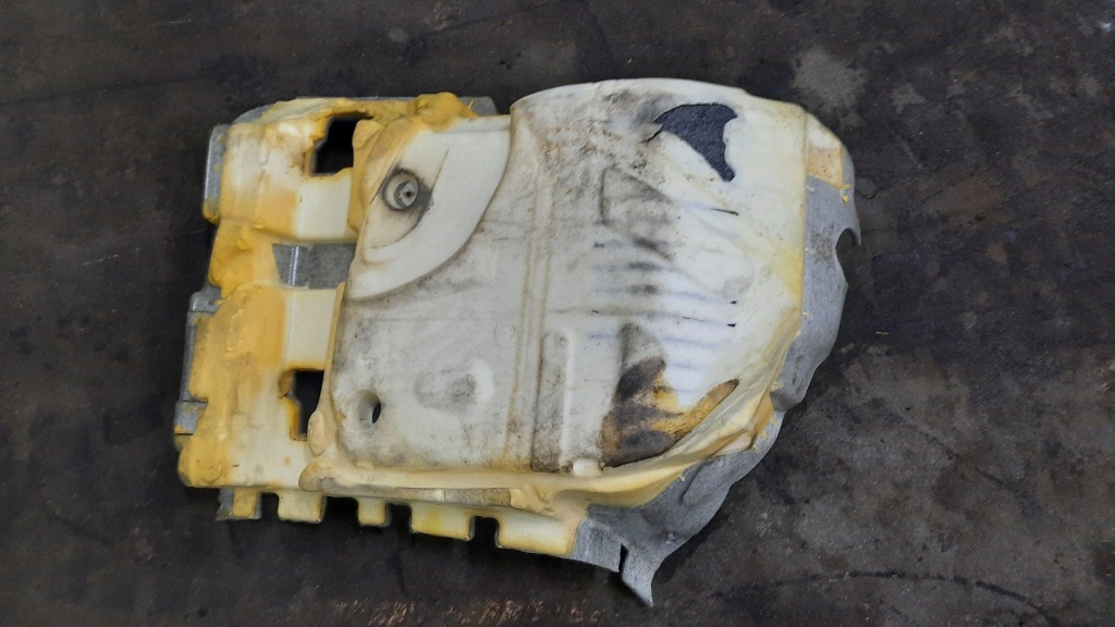 фото №4, Обшивка пол водителя volvo s40 05r