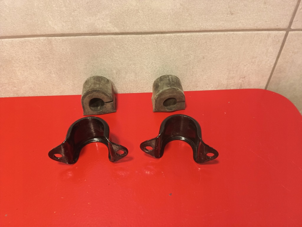 фото №6, Chevrolet corvette c3 кронштейн стабилизатора #826