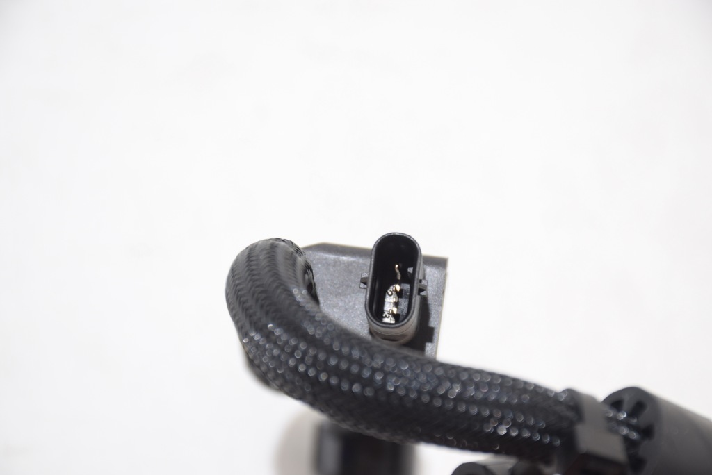 Bmw g60 g61 g70 g05 g06 g45 b57d30b шланг топлива датчик давления 3 pin с Разборки