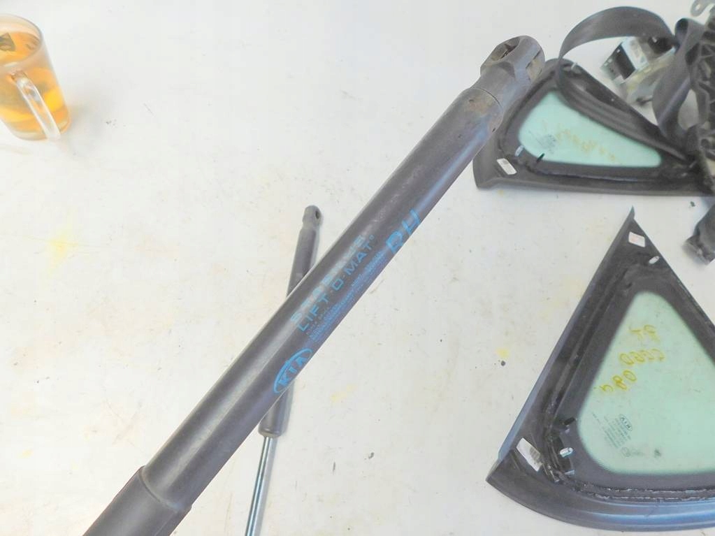 фото №7, Kia ceed i 2008r 5d hb амортизатори кришки задня