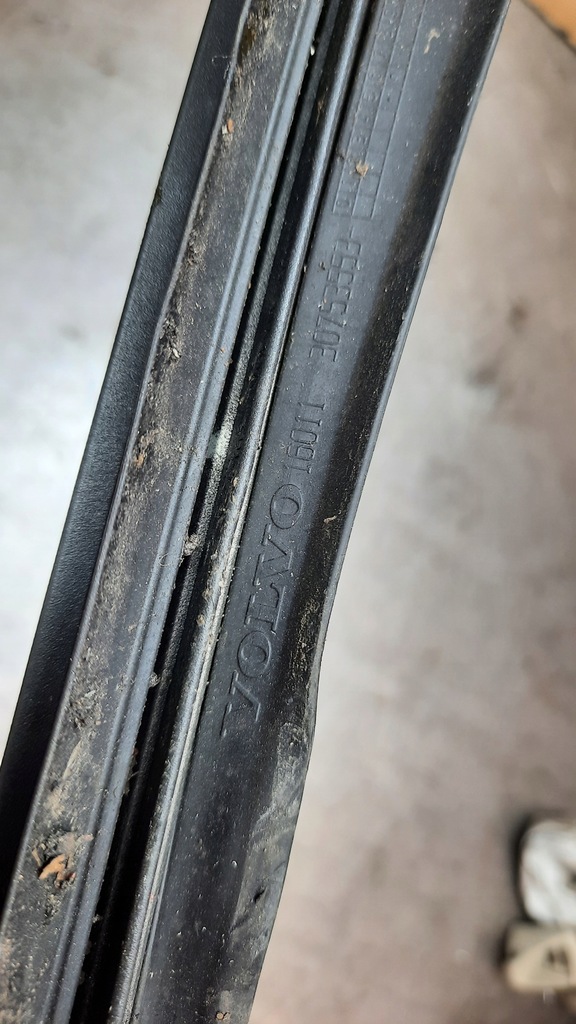 фото №6, Молдинг скло передньої права volvo xc70 ii 08r