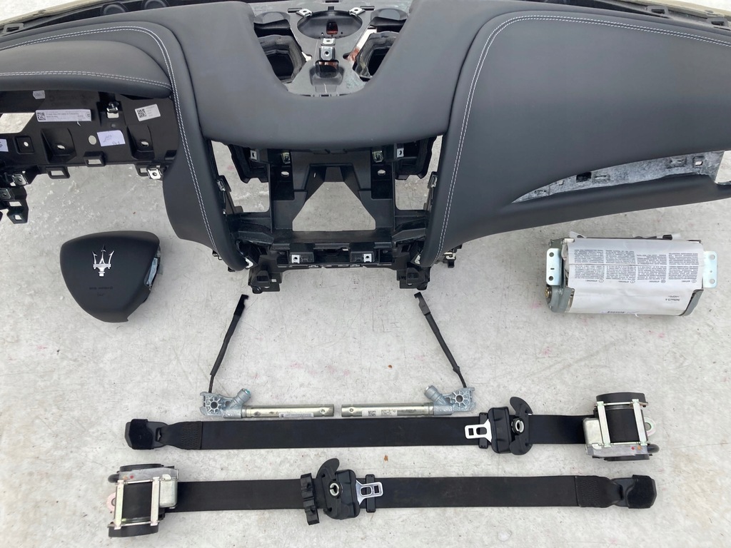 фото №5, Maserati levante белый nić приборная панель приборная панель консоль подушки безопасности ремни