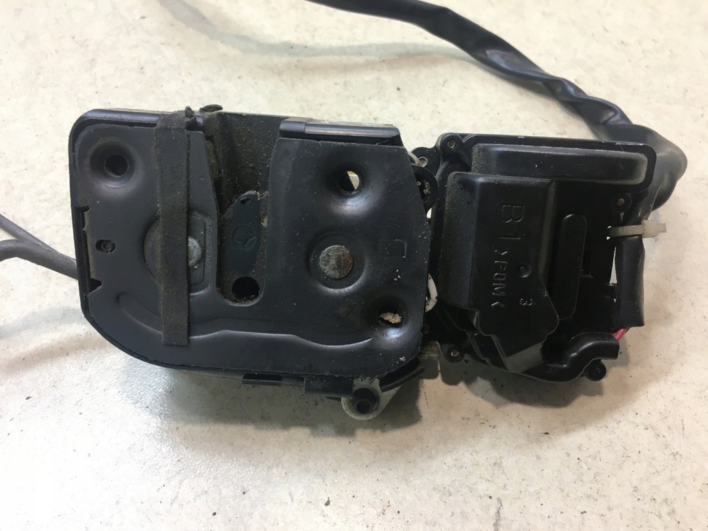 фото №7, Замок дверь правый перед space star i