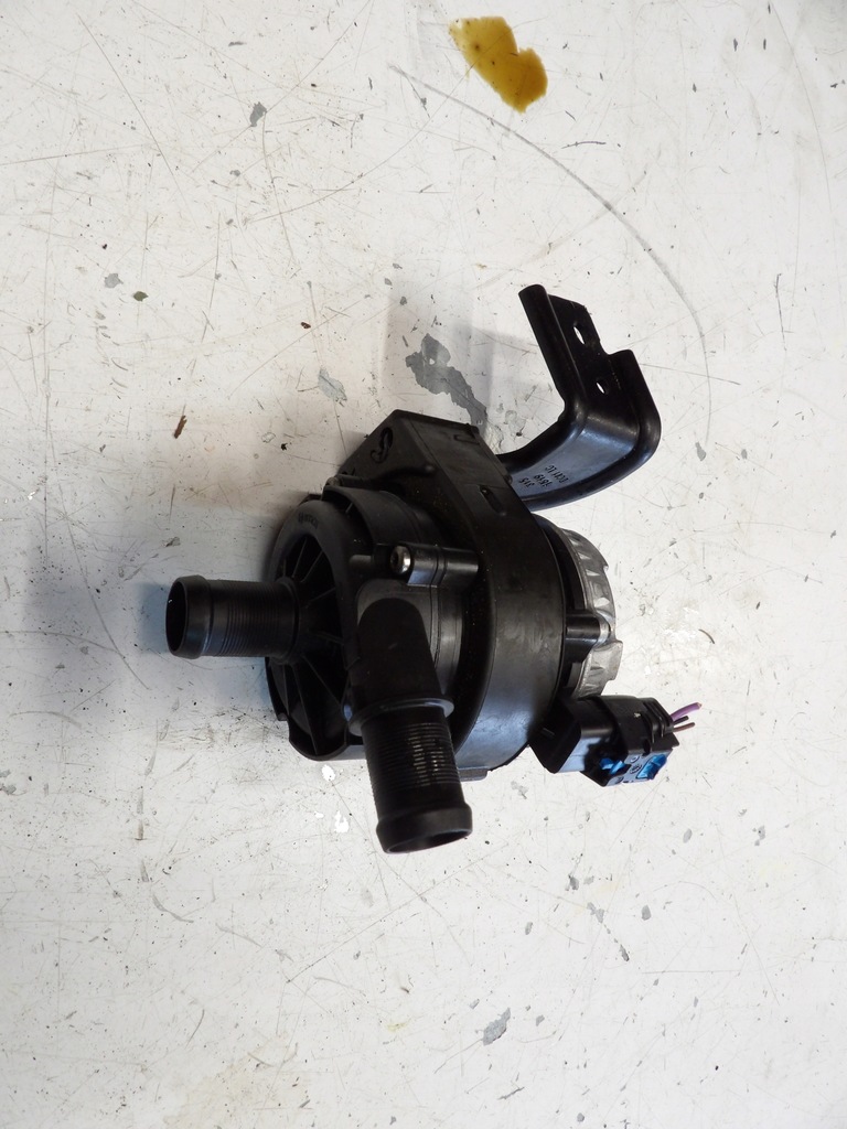 фото №1, Насос wody renault оригинальный номер bluedci 210108197r