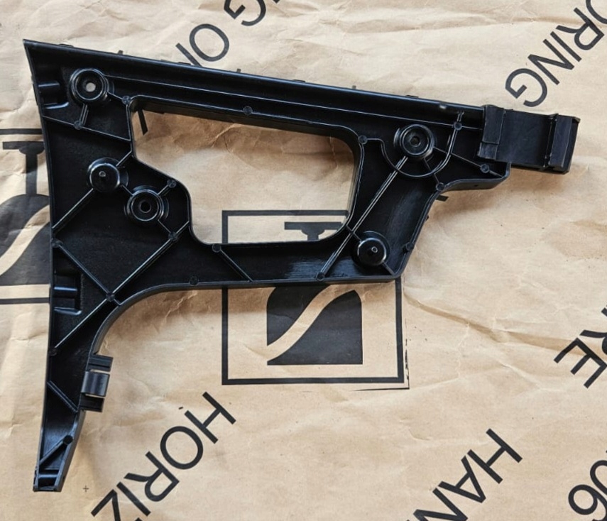 Направляющие бампера правый задний  новая  audi a5 8t0807890 8t0807454 Недорого