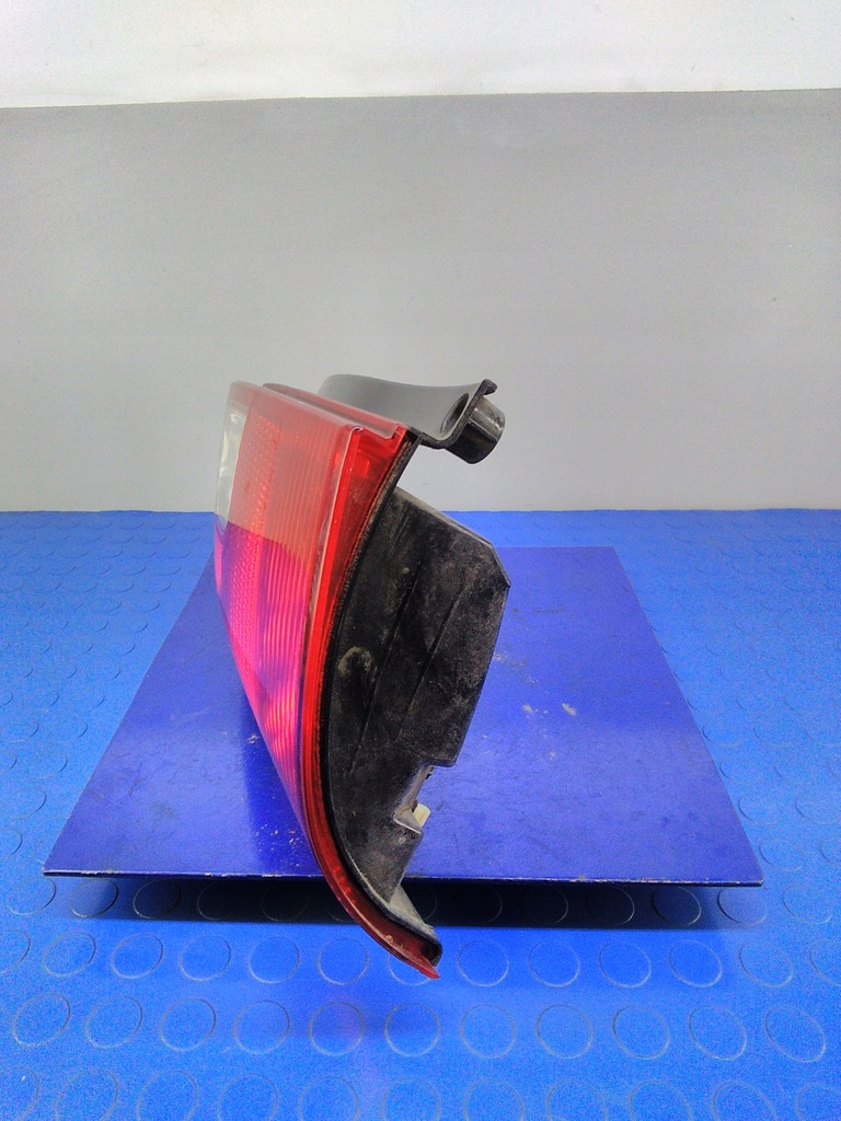 фото №5, Mazda premacy лампа левая задняя задняя 22061908