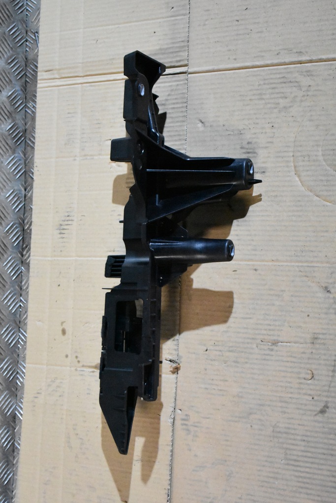 фото №1, Idealne кронштейн заглушка багажника левая mercedes w167 1