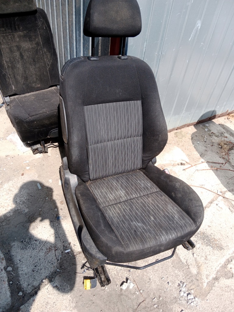 фото №1, Сиденье пассажира правый перед peugeot 207 3 дверь