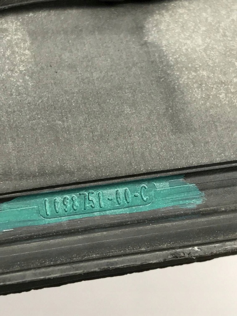 фото №5, Tesla model 3 2021 решітка вентиляційна pod бампером заднім 109875100c