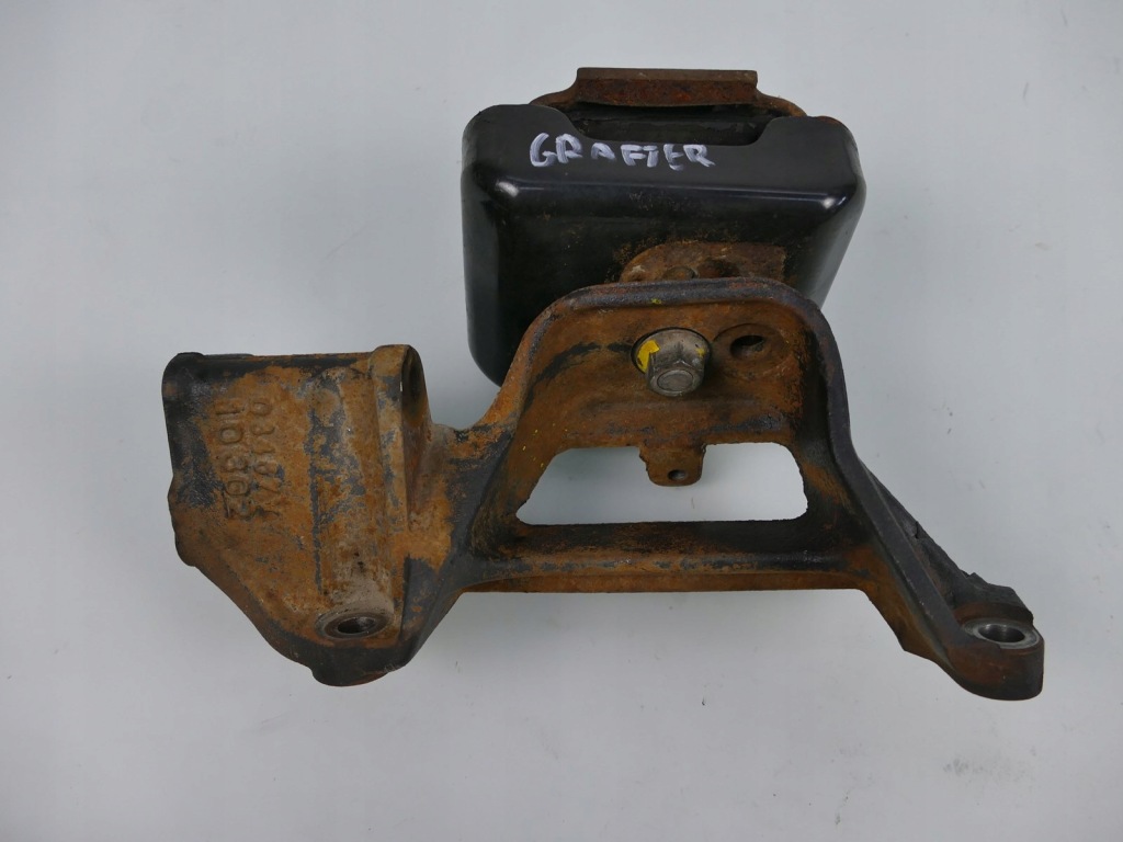 фото №1, Isuzu grafter n35 3.0 d подушка двигателя кронштейн n75