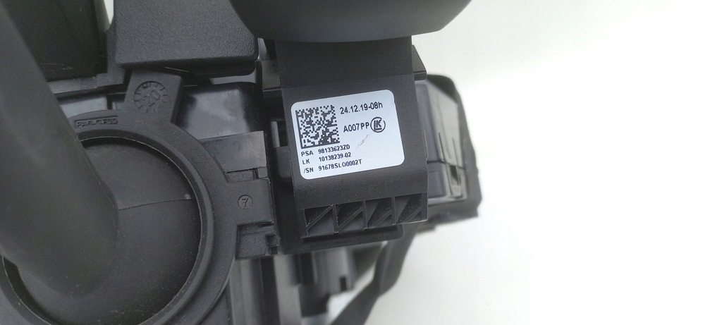 фото №11, Переключатель комбинированный переключатели kombajn peugeot 208 2008 ii 98369177zd