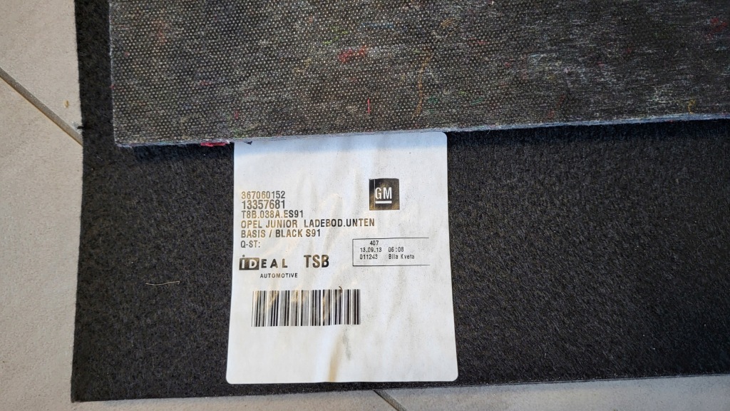 Opel adam, підлога багажника, обшивка, килимок задній, 13357681 в Україні
