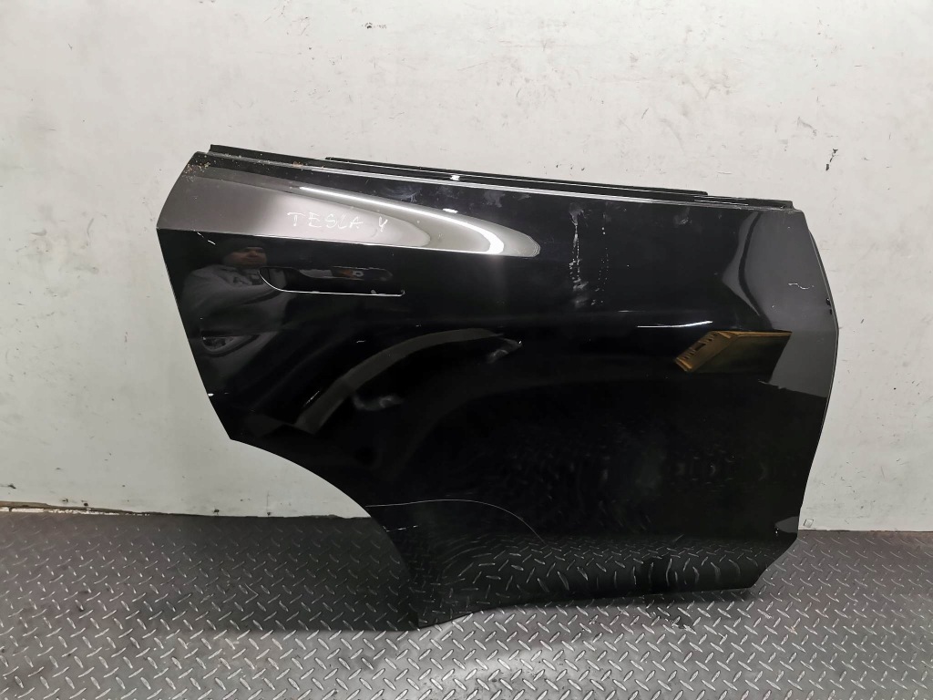 Дверь правый  задняя tesla model y в Украине