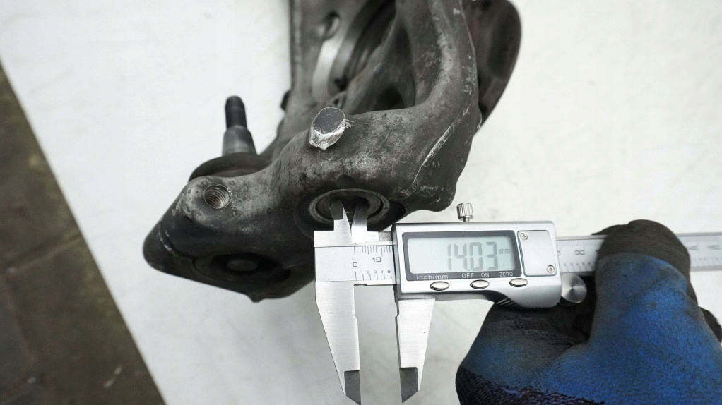 фото №7, Audi s5 8t 4.2 fsi поворотный кулак правая 8k0407258e