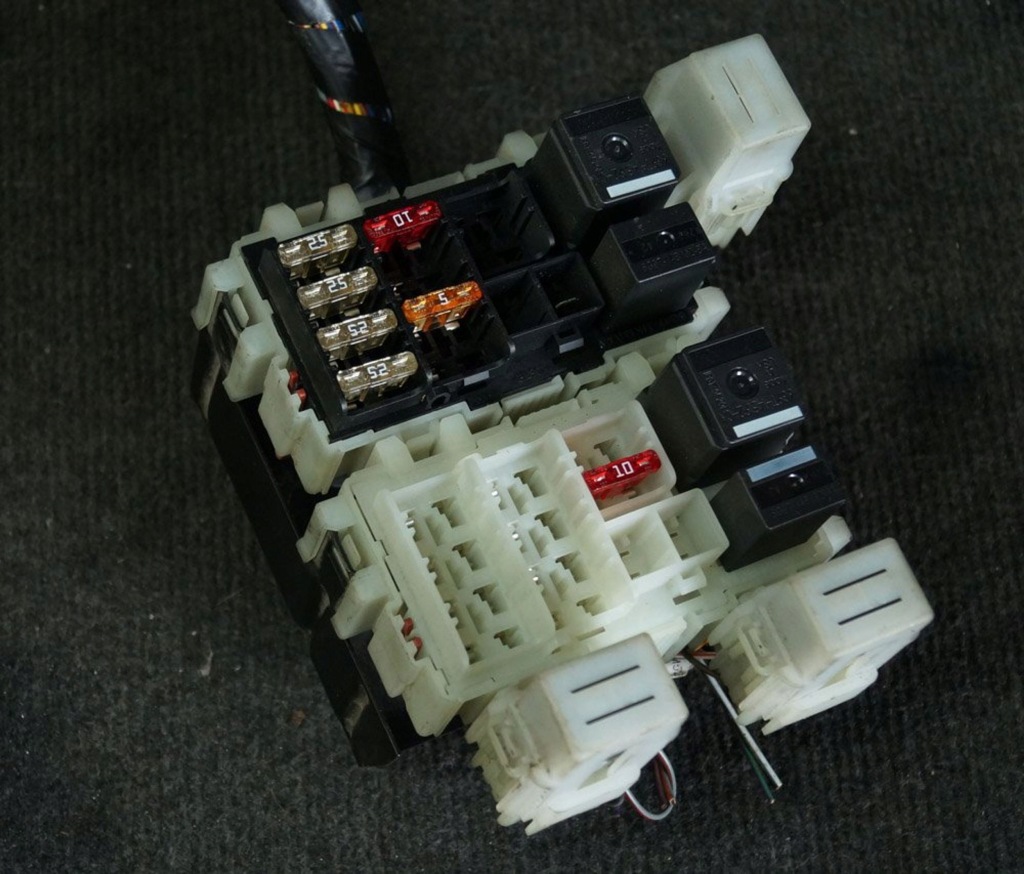 фото №5, Volvo v60 2010 коробка предохранителей / комплект