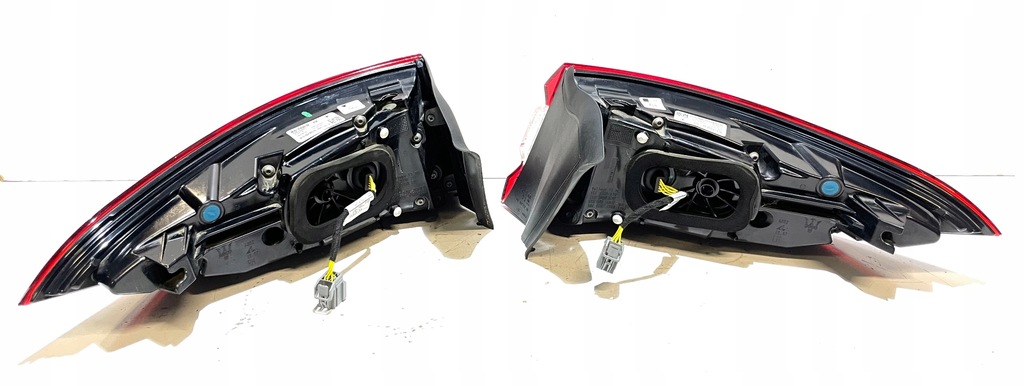 фото №11, Maserati levante лампа задня права крила 20670205 670106830