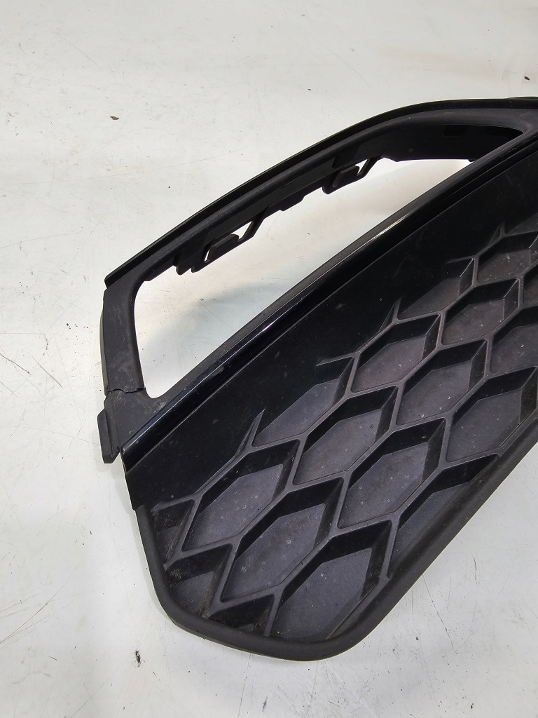 Решётка решётка радиатора бампера правая audi a3 8v 8v3807682g s-line Доставка