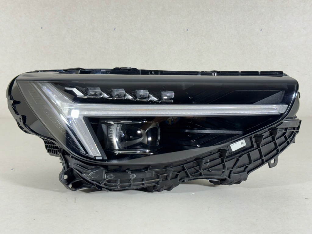 Купити Volvo xc40 рестайлінг  full led pixel фара правий перед фара eur - super