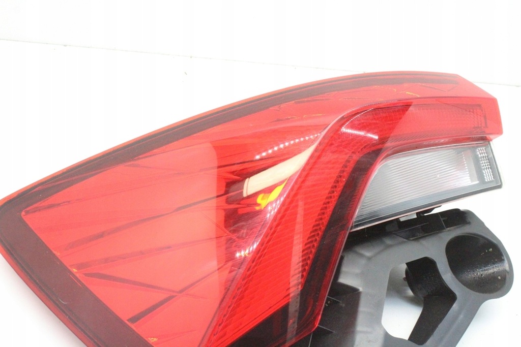 фото №8, Лампа левая задняя skoda scala 657945095 1.0l бензиновый 85kw 2024