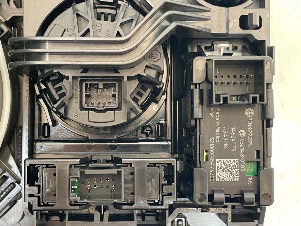 Купити Vw atlas 18-24 панель тунель середнього америка