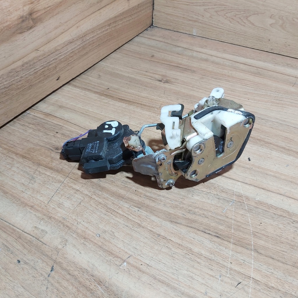 фото №1, Замок правый задняя galant viii mr349317