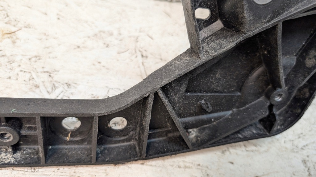 Tesla model y 19- ремень передний усилитель перед 1643524-00-a Киев