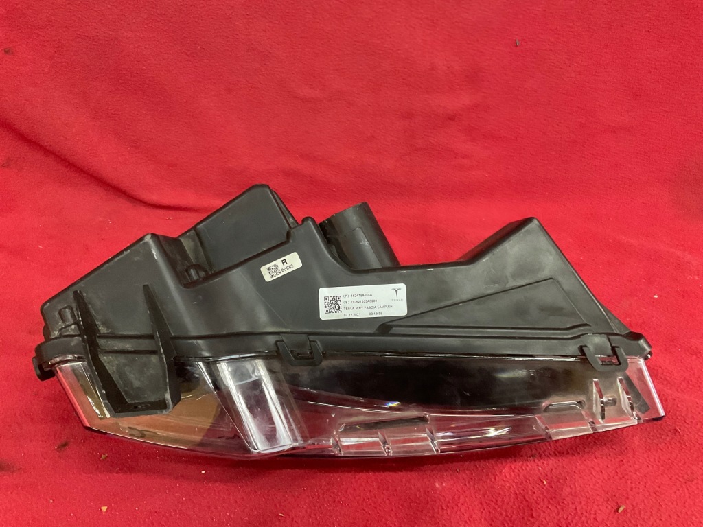 Tesla model 3 lift y противотуманная фара правый 162479800a оригинал Оригинал