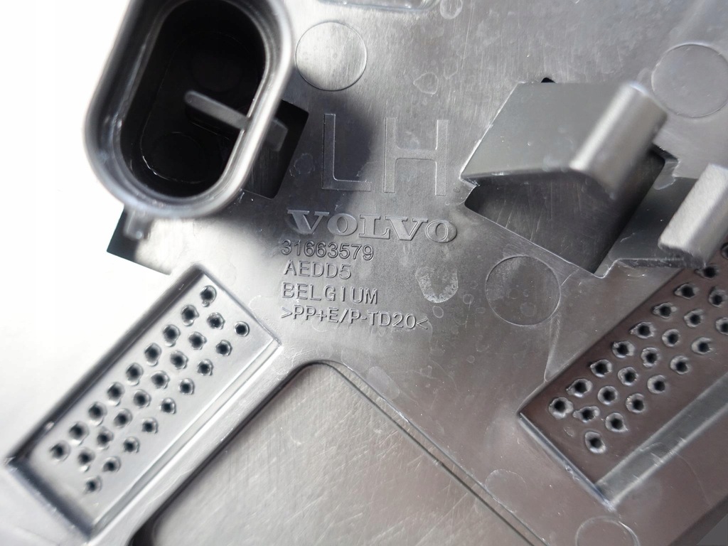 фото №11, Volvo v60 s60 18- sprysk бампер перед