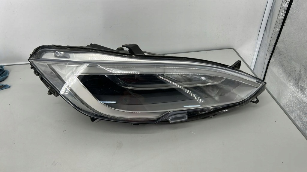 Купить Tesla s рестайлинг  фара правый перед full led 105357500c