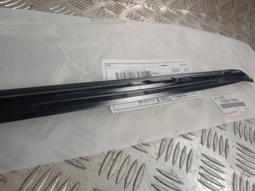 Купить Lexus ux 2018-2023 молдинг стекло лобовое правая