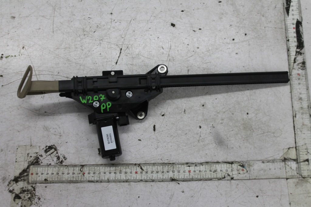 фото №1, Podajnik поперечина правий перед a2078600282 e-klasa w207