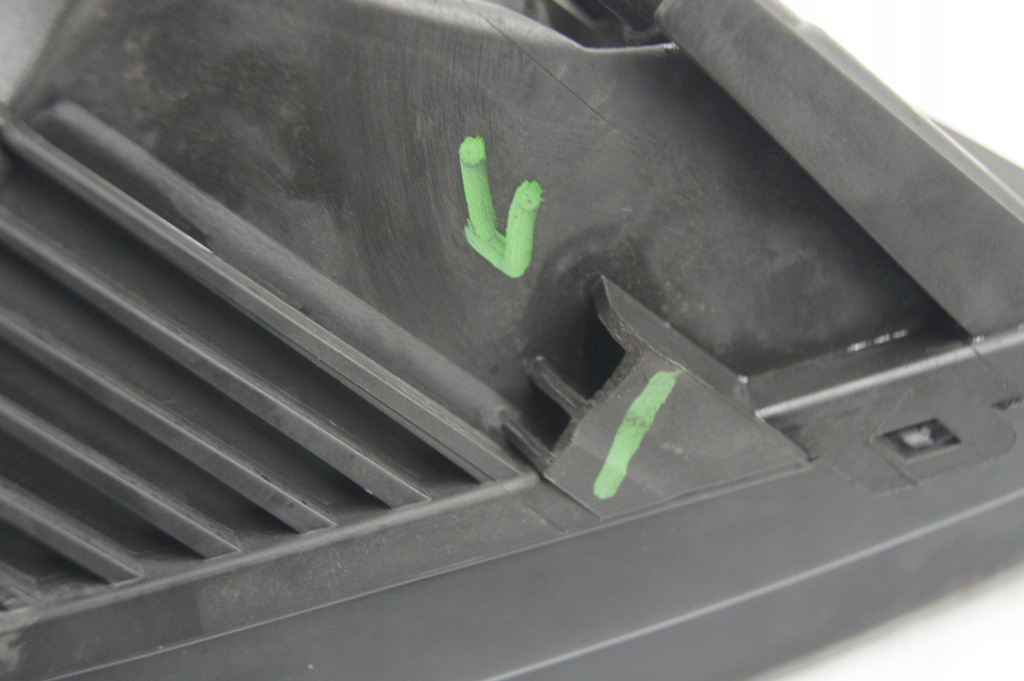 фото №12, Протитуманна фара правий передній решітка протитуманної фари права a4b8 a4 b8 2.0 tdi