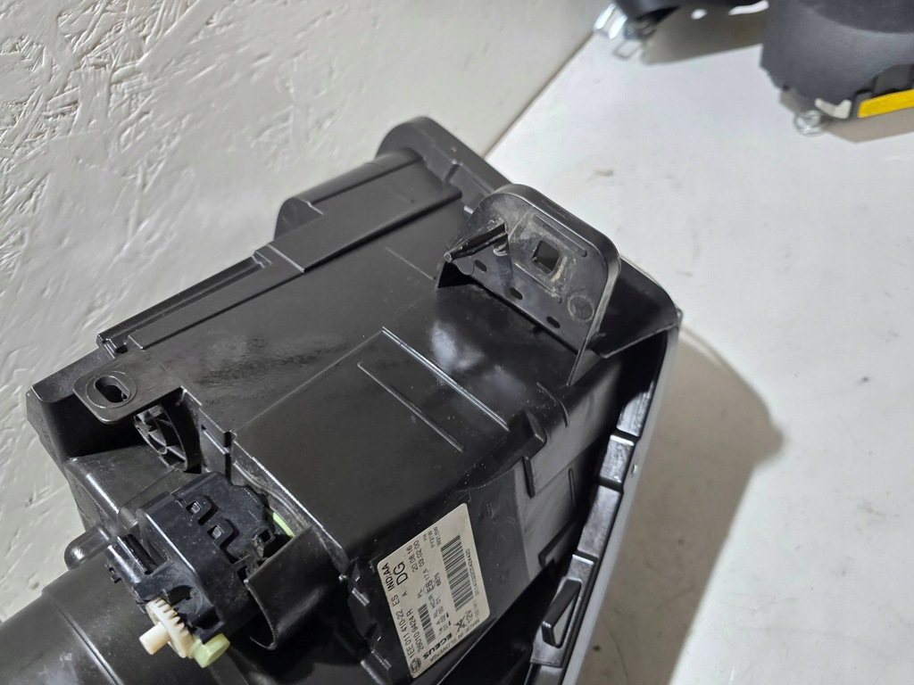 фото №11, Renault trafic iii x82 права лампа оригінал europa комплектна