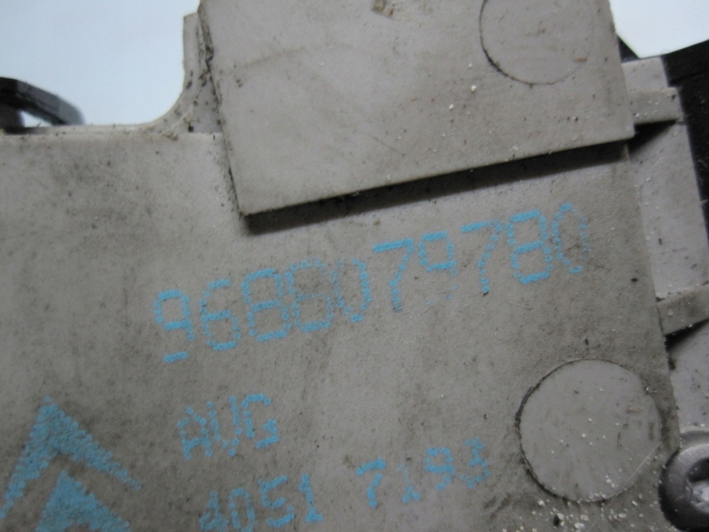 фото №6, Peugeot 208 i 13r замок двері лівий перед 45017185 9688079780 6 pinów