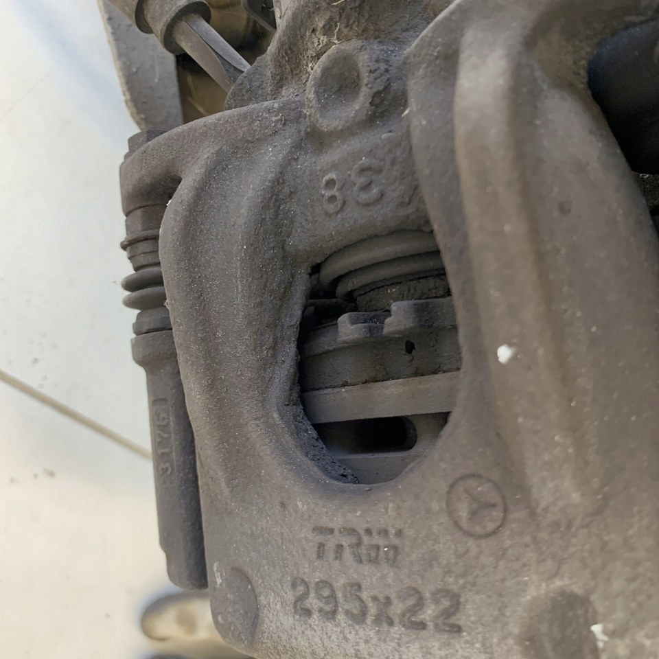 Поворотный кулак правая задний  комплект подвеска амортизатор mercedes gla w156 16r в Украине