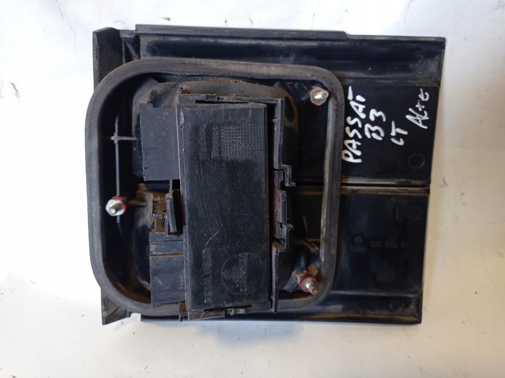 фото №10, Лампа левый задняя vw passat b3 333945107