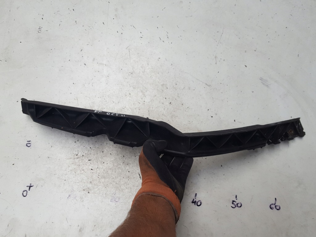 фото №1, Skoda octavia ii 04-08r напрямна бампера перед правий