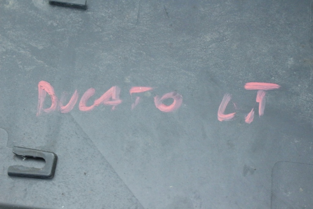 Молдинг дверь левый задний  1308058070 fiat ducato iii jumper boxer в Украине