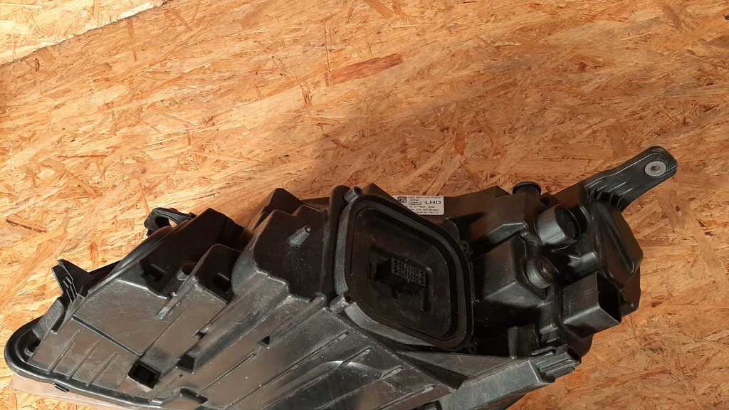 фото №2, Volvo v40 лампа full led правая перед передняя 31677019