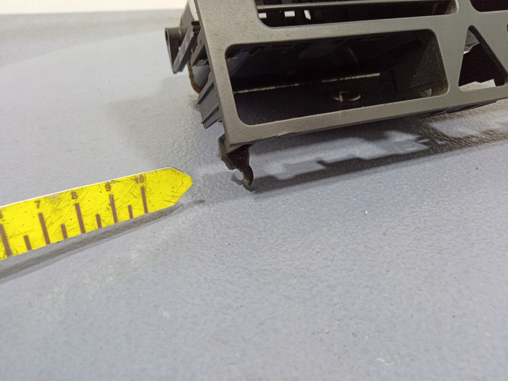 фото №7, Audi a2 решётка обдув панели консоли средняя 8z0820951a